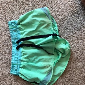 Lululemon mint hotty hot short